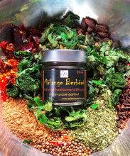 Charger l'image dans la galerie, CURRY D'ÉTHIOPIE
Ingrédients :
Fenugrec, coriandre, paprika, ortie du Canada, gingembre, poivres, cardamome b=verte et noire, girofle cannelle de Ceylan, muscade
Mélange d'épices passe-partout, idéal pour viandes ou poissons et légumineuses en sauce et mijotés
À réduire en poudre dans un mortier et ajouter à vos recettes lors de la cuisson.
On peut également faire mariner les ingrédients dans ce mélange avant la cuisson - préparer la marinade avec une quantité d'huile et de sel selon votre goût